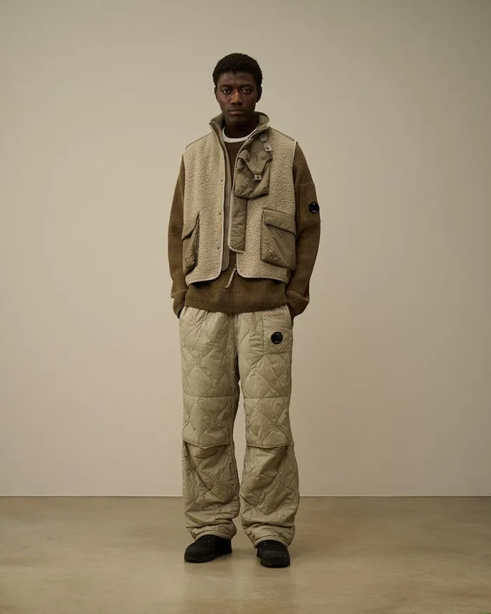 CP Company Tracksuits and Shorts Diagonal Raised Fleece Mixed Quilted Sweatpants Vintage Khaki Beige 8211 Man