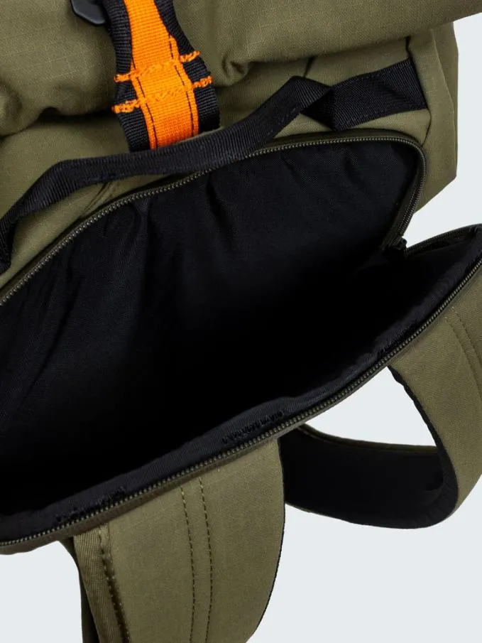 MenWomen Nautilus 23L Backpack Dark Olive Finisterre Bags