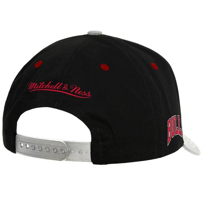 Mitchell and Ness Bred Pro Snapback Chicago Bulls Men Hats and Headwear