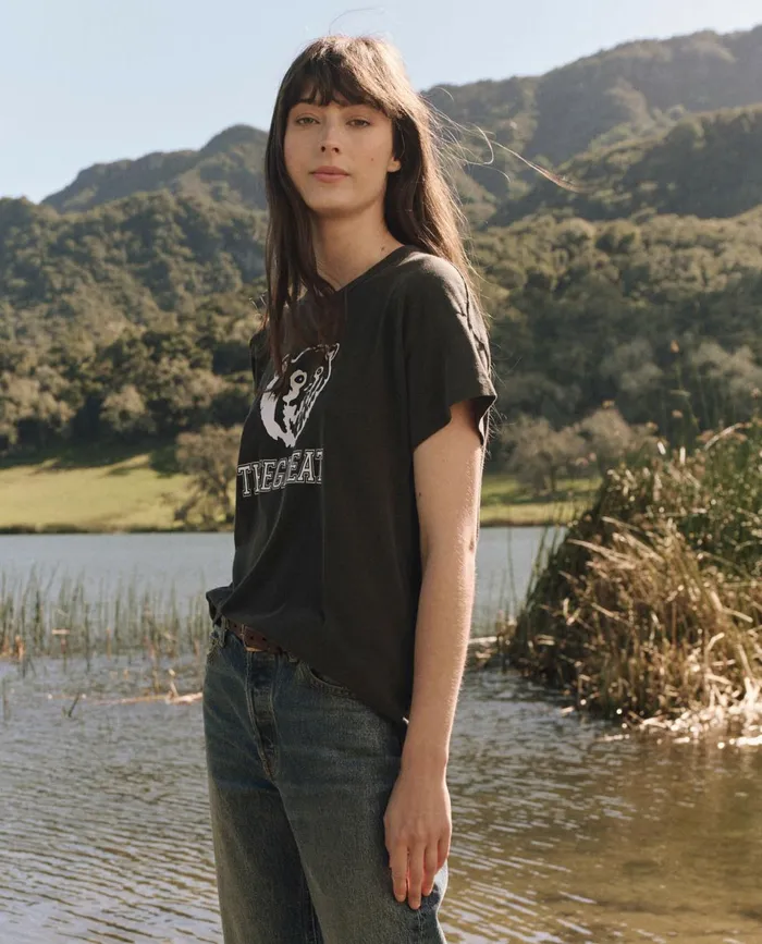 Novelty Tees and Sweats Women The Great The Boxy Crew Graphic Washed Black With Bear Graphic