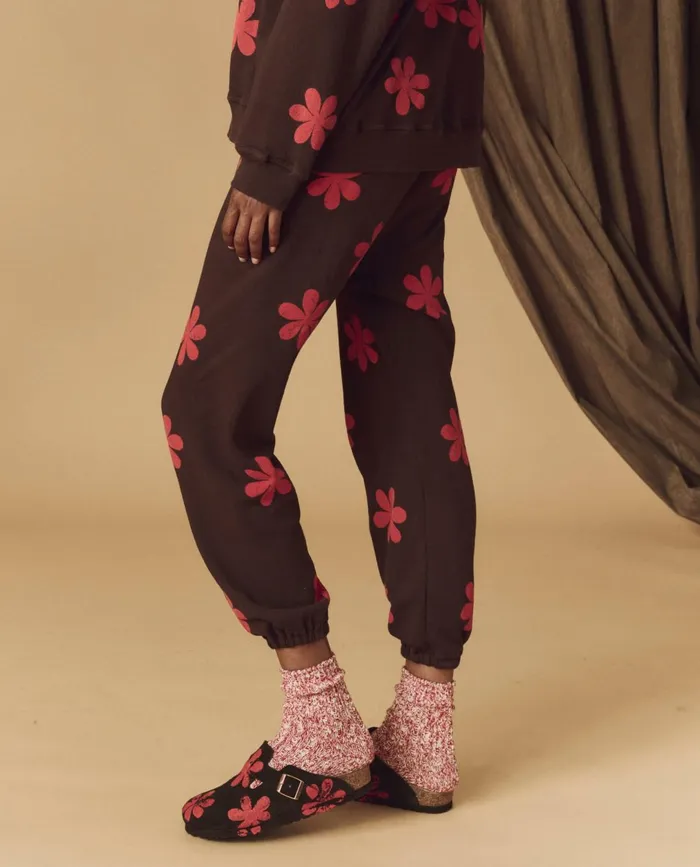 Pants Women The Great The Hand Stamped Stadium Sweatpant Mocha With Hot Red Daisy
