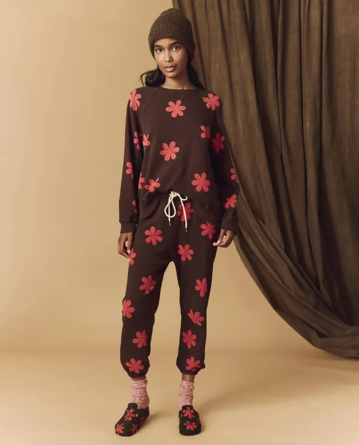 Pants Women The Great The Hand Stamped Stadium Sweatpant Mocha With Hot Red Daisy