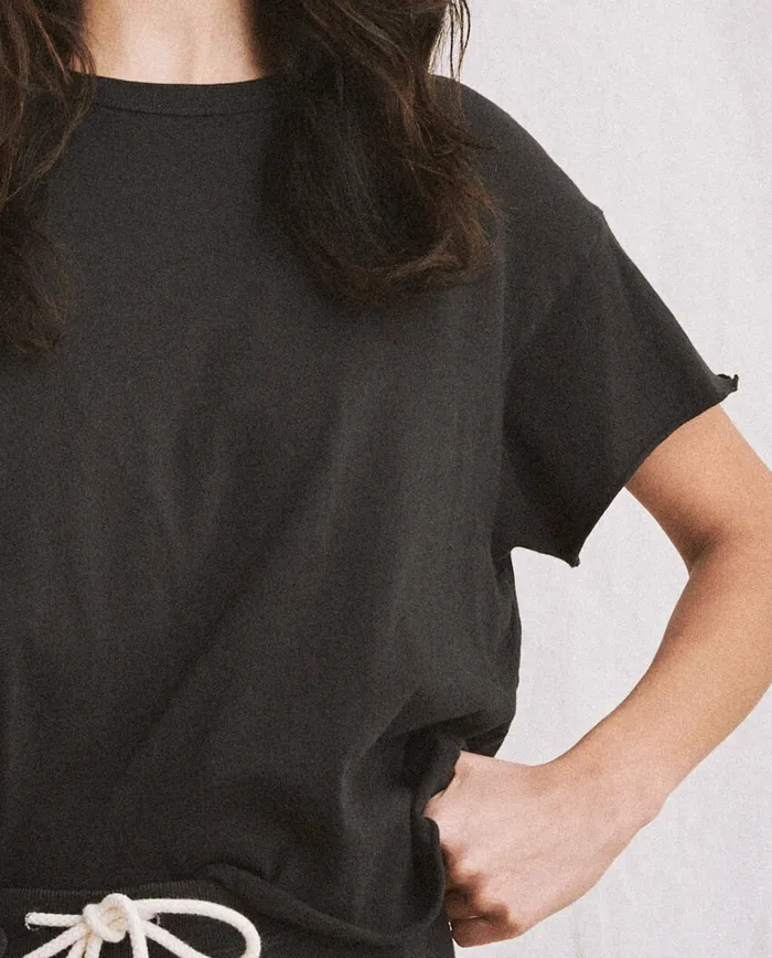 Tees Women The Great The Crop Tee Solid Almost Black Tees Women The Great The Crop Tee Solid Almost Black